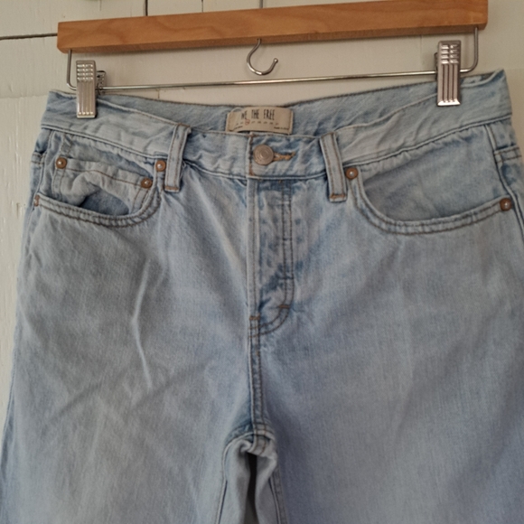 WE THE FREE Straight Leg Light Wash Cropped Button-Fly Double Frayed Hem SZ 26 - Picture 2 of 11